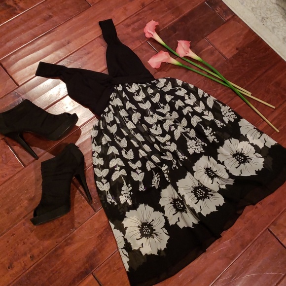 Little black dress - Picture 2 of 7